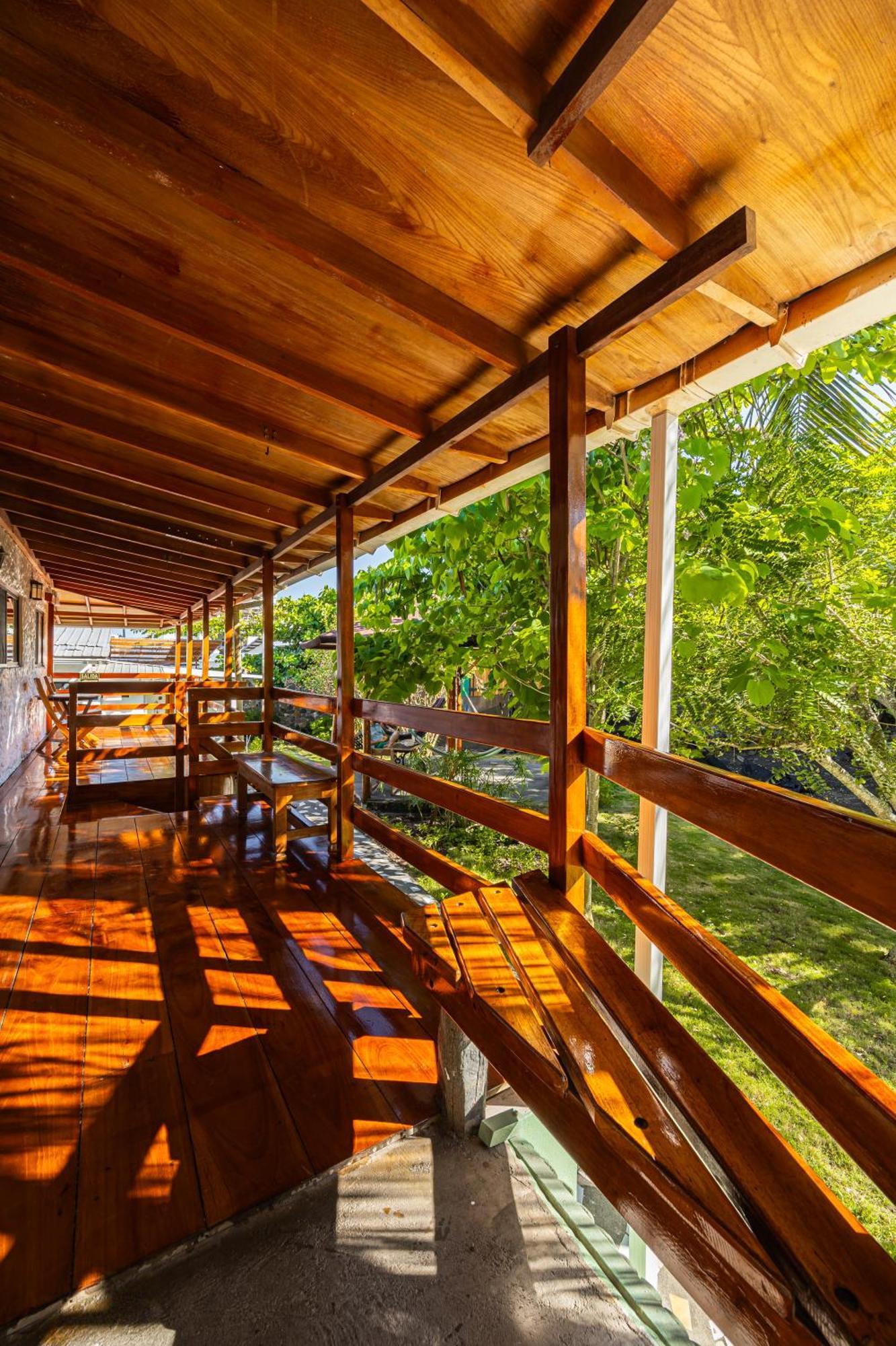 La Peregrina Galapagos B&B Puerto Ayora  Exterior photo